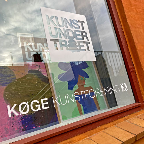 koege kunstforening kunst under traeet 2022 i hugos gaard i koege butik3